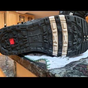 Men’s size 9.5 Burton Imprint2 snowboard boots